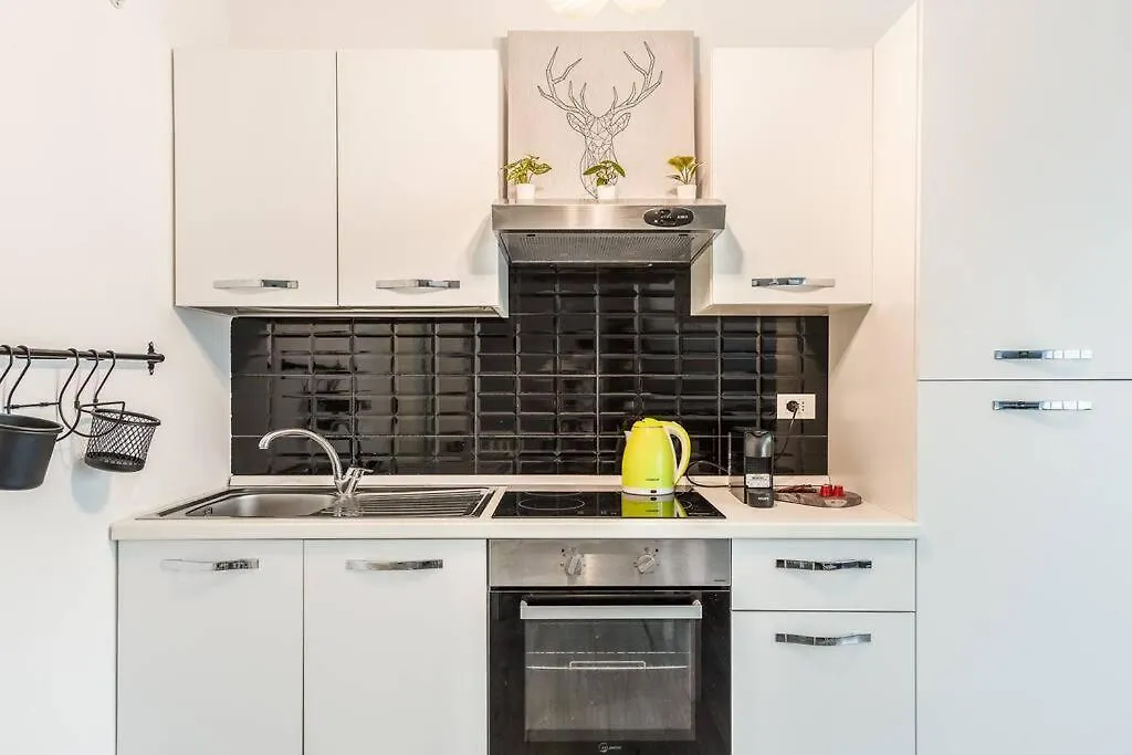 2 Minutes From Central Station-Exclusive Open Space-1